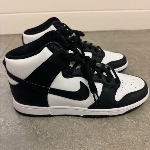 Nike Men's Classic Black and White Sneakers Mens US12 New - Picture 3 of 8